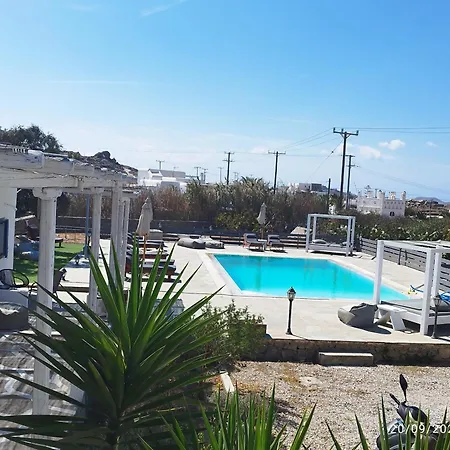 Nikos Hostel *