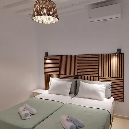 Nikos Hostal *