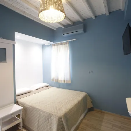 Nikos Hostal *