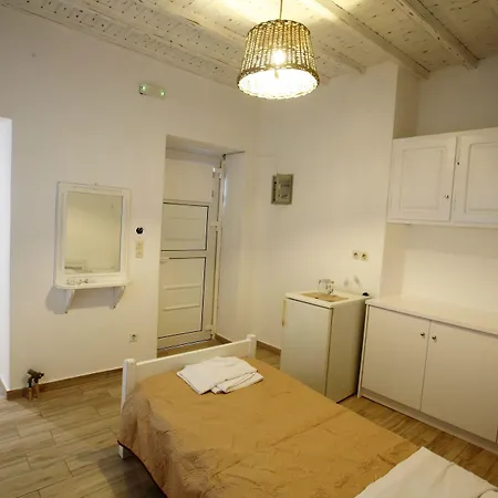 Nikos Hostal *